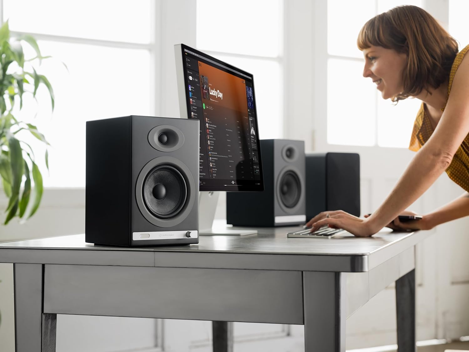Audioengine HD5 Premium Powered Speakers | 150W Audiophile-Grade Bluetooth 5.0 with aptX HD | Built-in 24-Bit DAC | Real Wood Veneer | Bookshelf Speakers for Home Audio  Studios & Vinyl